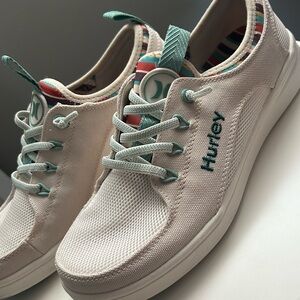Hurley Off-White Sneakers with Aqua Details